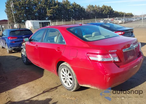 2011 Toyota Camry Xle z USA, uszkodzony, nr VIN 4T1BF3EK3BU732682